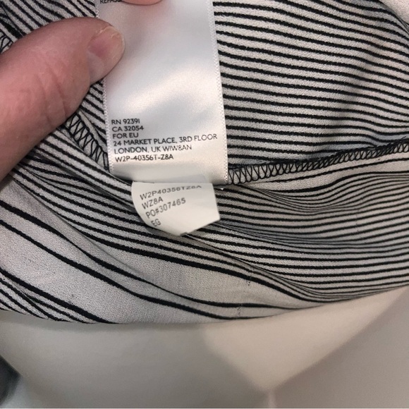 Striped‎ Off-Shoulder Romper. - Picture 7 of 8